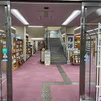Photo taken at 西荻図書館 by Hideki K. on 4/17/2023