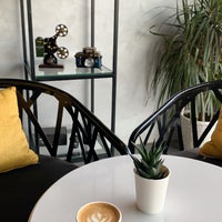 Foto diambil di First Port Coffee oleh M pada 7/6/2021