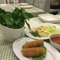 Photo taken at VT Gold แหนมเนือง by Fnn F. on 4/28/2015