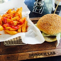 Photo taken at Burgerlab by Yeşim ç. on 3/4/2016
