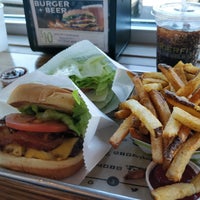 12/7/2018 tarihinde Johnathan R.ziyaretçi tarafından BurgerFi'de çekilen fotoğraf