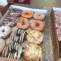 รูปภาพถ่ายที่ Duck Donuts โดย BigPhatPastor เมื่อ 8/31/2019