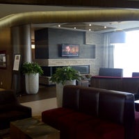 Foto tirada no(a) Residence Inn Calgary Airport por Andrew H. em 9/30/2012