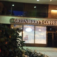 Photo taken at Greenberry&#39;s Coffee &amp; Tea by EnriKe K. on 9/9/2014