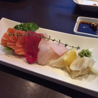 Photo taken at Momiji Sushi Bar &amp;amp; Grill by Mai 🍍 A. on 6/27/2015