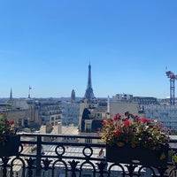 Photo taken at Hôtel Balzac by M 🌂 on 8/7/2022