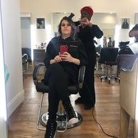 5/30/2018 tarihinde Doniaziyaretçi tarafından YGallery Hair Salon Soho'de çekilen fotoğraf