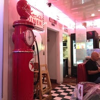 Photo taken at Lori&amp;#39;s Diner by Flor A. on 9/20/2016