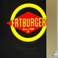 รูปภาพถ่ายที่ Fatburger โดย Jay F. เมื่อ 10/21/2023