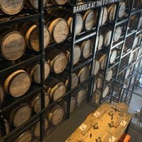 Foto diambil di O﻿l﻿d﻿ ﻿F﻿o﻿r﻿e﻿s﻿t﻿e﻿r﻿ ﻿D﻿i﻿s﻿t﻿i﻿l﻿l﻿ing Co. oleh Lee D. pada 7/21/2022