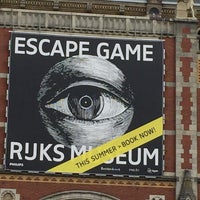 Photo taken at Museumshop Rijksmuseum en Van Gogh Museum by Henk-Jan v. on 8/12/2018