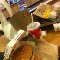 Photo taken at Burger King by 🗝CananAkarsu on 2/19/2021