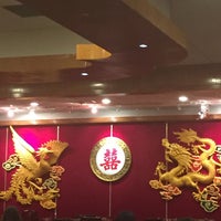 Photo taken at China Palace Restaurant by KING🇺🇸 on 10/30/2015
