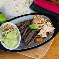 Das Foto wurde bei Victors Mexican Resturant von Victors Mexican Resturant am 12/12/2014 aufgenommen