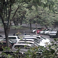 Photo taken at Parkir Plaza Senayan by Deisy L. on 9/26/2012