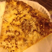 รูปภาพถ่ายที่ Uptown Pizza โดย Gabriel D. เมื่อ 10/31/2012