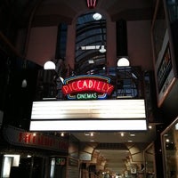 รูปภาพถ่ายที่ The Piccadilly Cinema โดย Skribe F. เมื่อ 11/7/2013