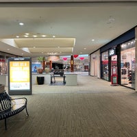 รูปภาพถ่ายที่ Georgia Square Mall โดย David H. เมื่อ 12/4/2021