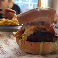 10/13/2022 tarihinde David H.ziyaretçi tarafından Burgers and Beers Grillhouse'de çekilen fotoğraf