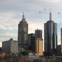 Foto diambil di Quay West Suites Melbourne oleh Andrew S. pada 3/28/2016