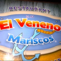 Photo taken at El Veneno Maricos by Ricardo de la Cruz M. on 9/16/2012