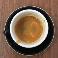 รูปภาพถ่ายที่ Ltd Espresso &amp;amp; Brew Bar โดย Peter B. เมื่อ 10/15/2017