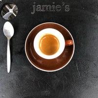 Foto tirada no(a) Jamie&amp;#39;s Espresso por Peter B. em 1/26/2018