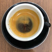 รูปภาพถ่ายที่ Ltd Espresso &amp;amp; Brew Bar โดย Peter B. เมื่อ 3/6/2018