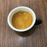 รูปภาพถ่ายที่ Ltd Espresso &amp;amp; Brew Bar โดย Peter B. เมื่อ 9/21/2018