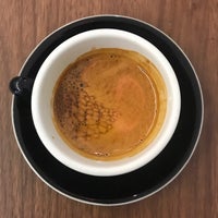 Foto tirada no(a) Ltd Espresso &amp;amp; Brew Bar por Peter B. em 10/29/2017