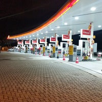 Photo taken at Posto Shell by #beta H. on 9/13/2016