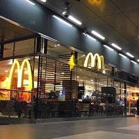 Photo taken at McDonald&amp;#39;s by ERAKU . on 11/13/2017