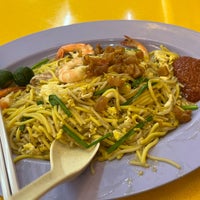 Photo taken at Kim&amp;#39;s Famous Fried Hokkien Prawn Mee by Chee Aun L. on 1/8/2022
