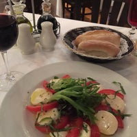Foto tomada en Alfredo Authentic Italian Restaurant  por Tracy H. el 2/17/2015
