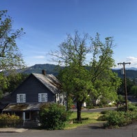 Photo taken at Inn of the White Salmon by Barber B. on 5/18/2015