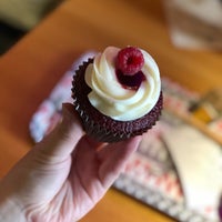 Photo taken at Spirito Cupcakes &amp;amp; Coffee by Gizem Y. on 11/5/2018