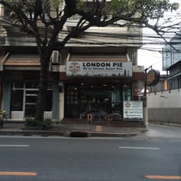 Foto tirada no(a) London Pie Bangkok por Victor L. em 6/18/2015