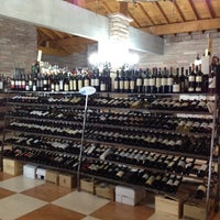 Foto tirada no(a) La Charbonnade Adega de Vinhos e Importadora por Bauer M. em 9/26/2012