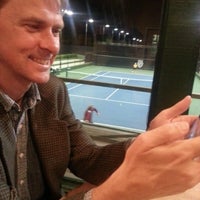 Foto scattata a Racquet Club of Irvine da Zurlene A&amp;#39;Moore il 11/10/2012
