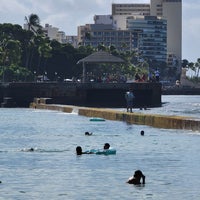 Photo taken at Waikiki Beach Walls by Aloha B. on 11/12/2023