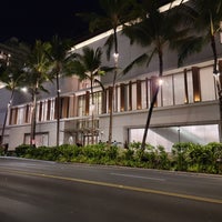 Снимок сделан в Saks Fifth Avenue пользователем Aloha B. 8/20/2022