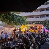 Foto diambil di Vive Hotel Waikiki oleh Aloha B. pada 8/29/2022