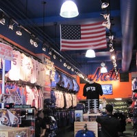 Photo taken at Mets Clubhouse Shop by Cisrow H. on 8/6/2020