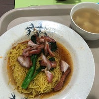 Photo taken at Wah Kee Noodles 華記麺食品 by Jenn M. on 10/4/2018