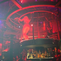 3/3/2013 tarihinde Christine M.ziyaretçi tarafından Ivan Kane&amp;#39;s Royal Jelly Burlesque Nightclub'de çekilen fotoğraf