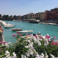 Foto diambil di Peschiera del Garda oleh Felix H. pada 7/2/2019