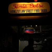 Photo prise au Santa Salsa - Venezuelan Street Food par Michelle P. le11/23/2014