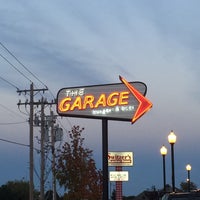 Foto tirada no(a) The Garage Burgers and Beer por Paul W. em 10/5/2015