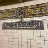 Photo taken at MTA Subway - Jefferson St (L) by Paul W. on 12/16/2022