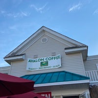 Foto diambil di Avalon Coffee Cape May oleh Paul W. pada 7/5/2021